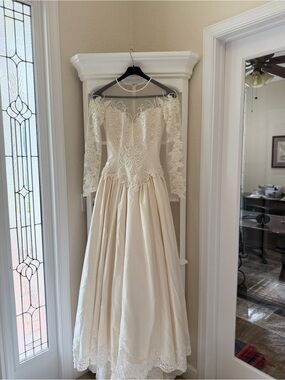oleg cassini wedding dress long sleeve Never Worn Oleg Cassini Lace Off Shoulder Long Sleeve A-Line Ivory Dress